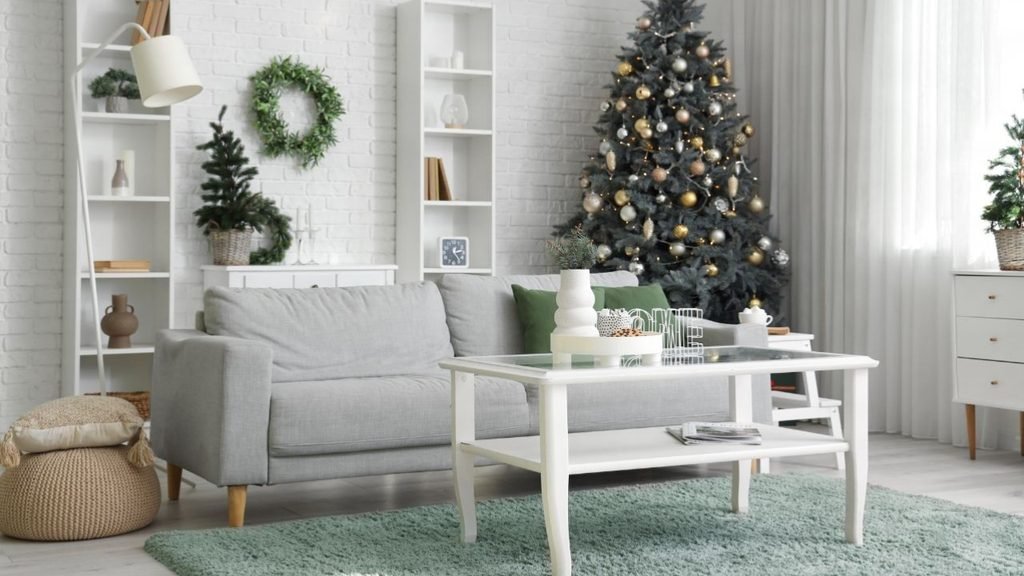 Modern Christmas living room ideas with a white brick wall, light grey sofa, green rug and a tree with gold and silver ornaments