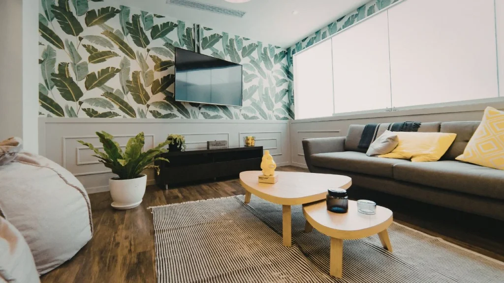 Vibrant botanical wallpaper for wall with plants and tropical leaf motifs in a bright modern interior.